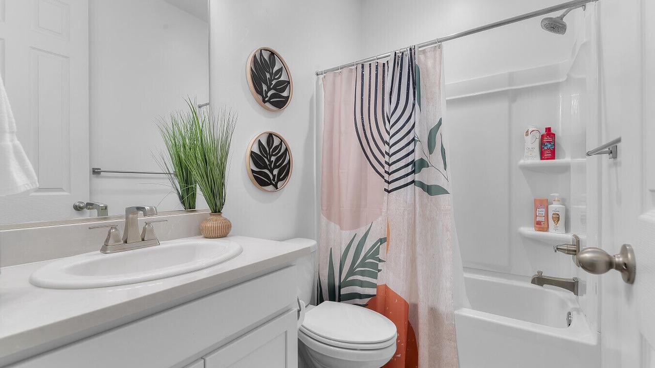 Photo of Bathroom in Lake Point