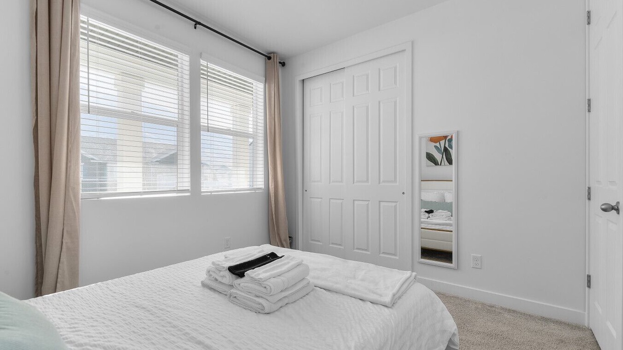 Photo of Bedroom in Lake Point