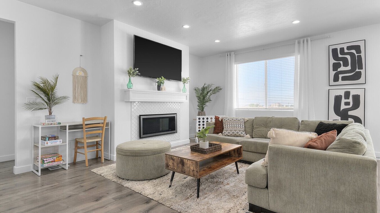 Photo of Livingroom in Lake Point