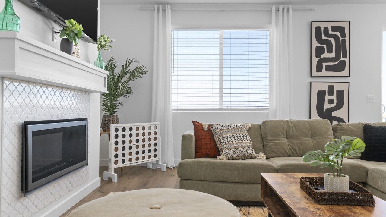 Photo of Livingroom in Lake Point