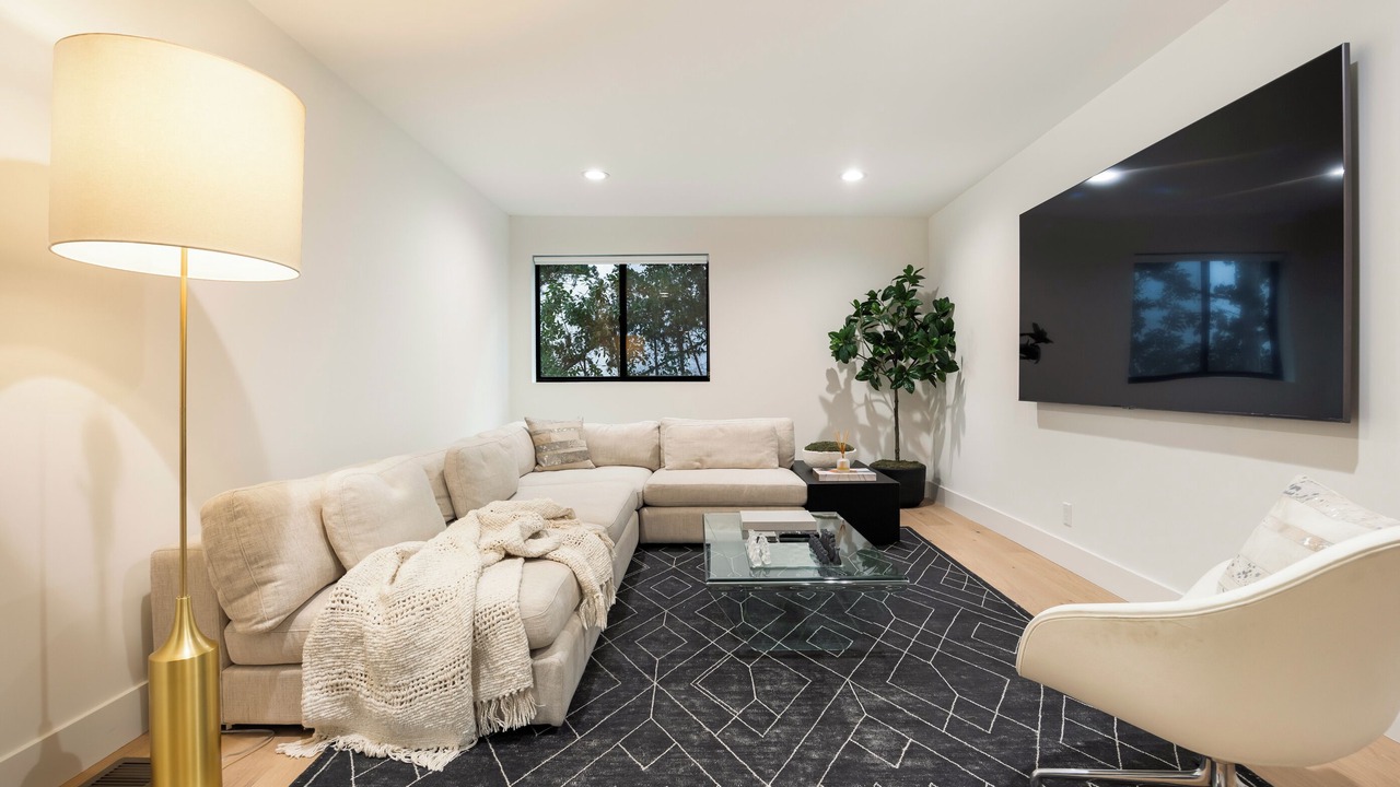 Photo of Livingroom in Woodland Hills