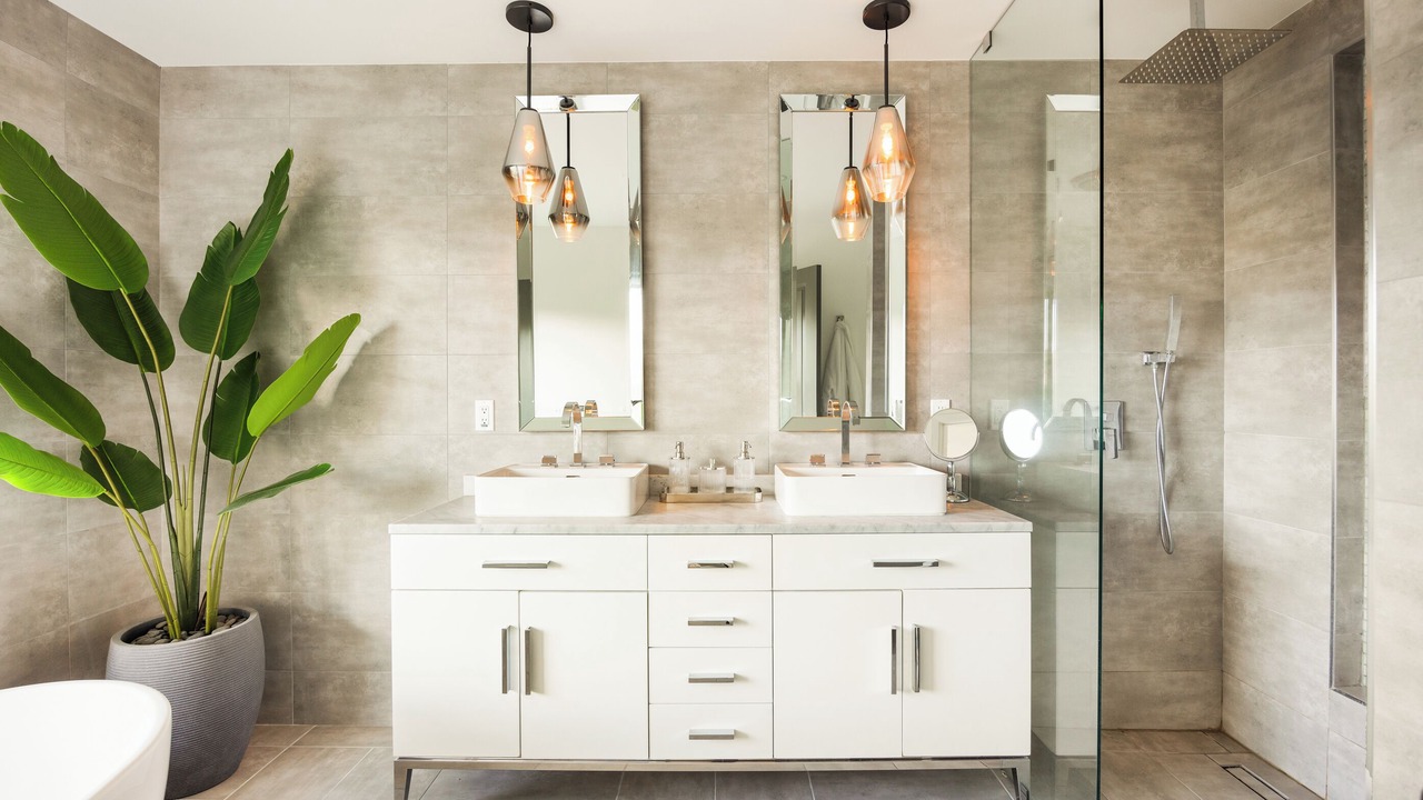 Photo of Bathroom in Woodland Hills