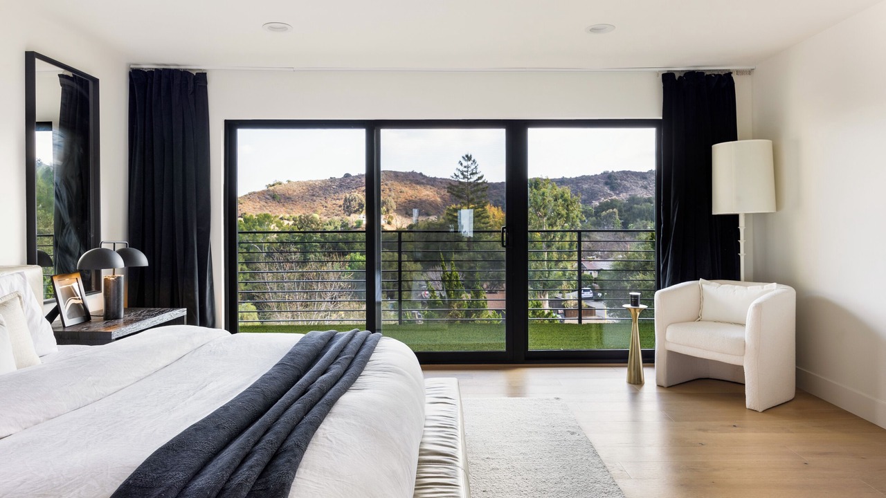 Photo of Bedroom in Woodland Hills