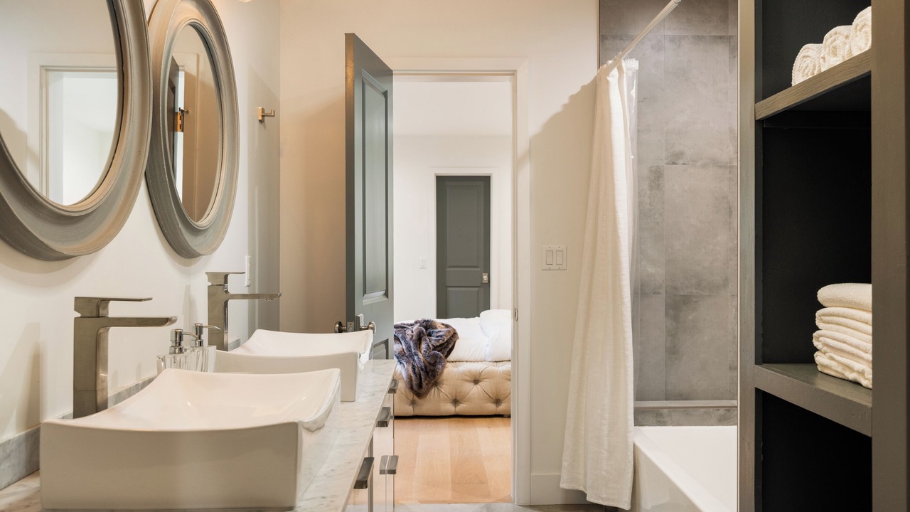 Photo of Bathroom in Woodland Hills