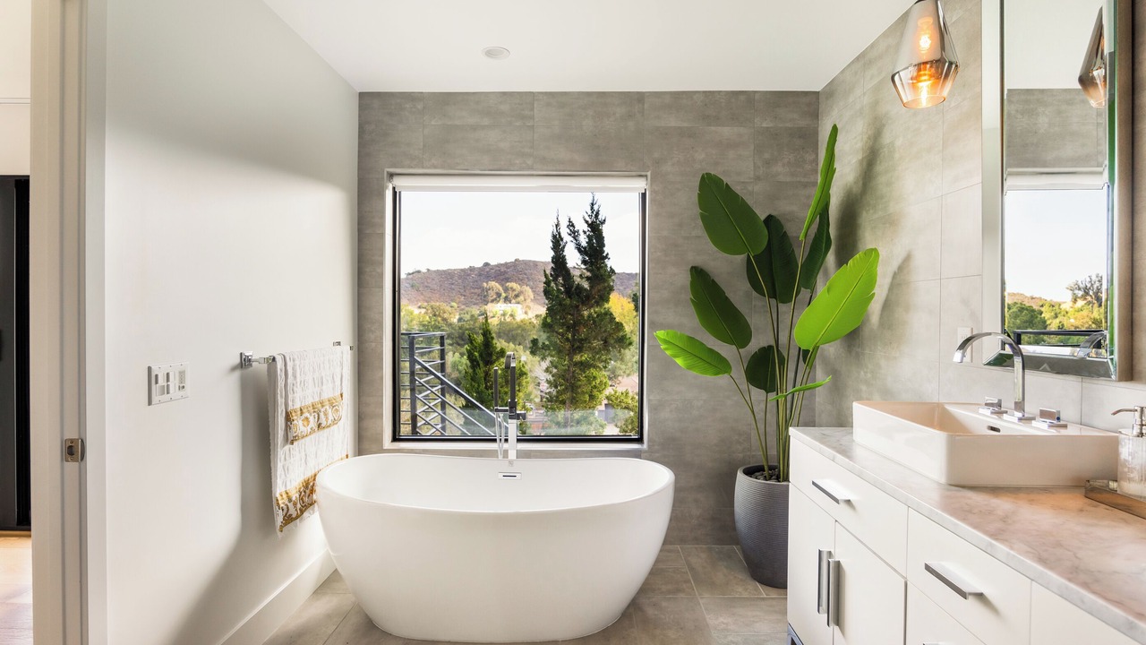 Photo of Bathroom in Woodland Hills