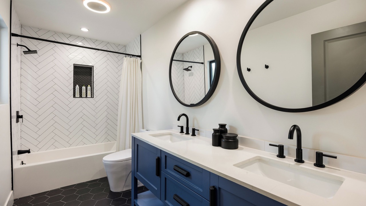 Photo of Bathroom in Woodland Hills