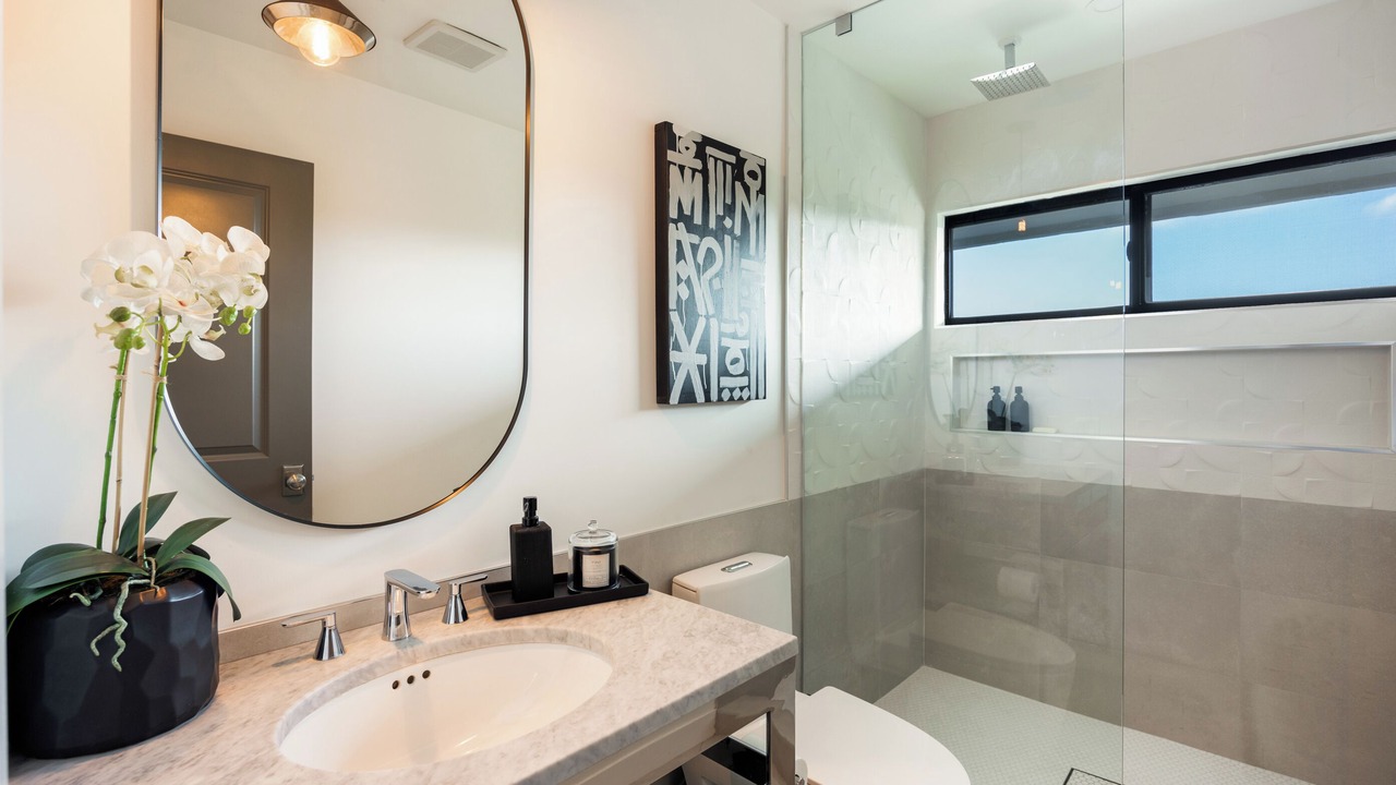Photo of Bathroom in Woodland Hills