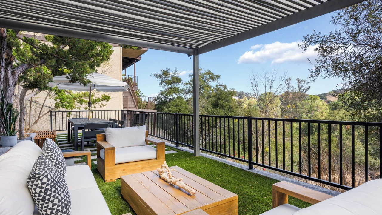 Photo of Outdoor in Woodland Hills