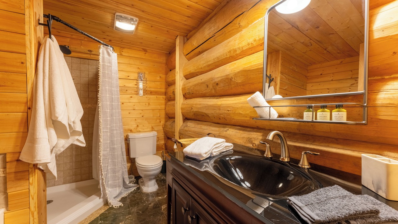 Photo of Bathroom in Slatyfork Farm
