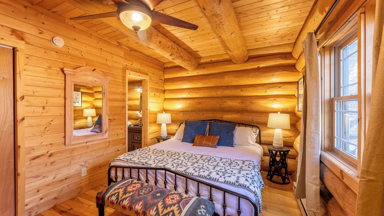 Photo of Bedroom in Slatyfork Farm