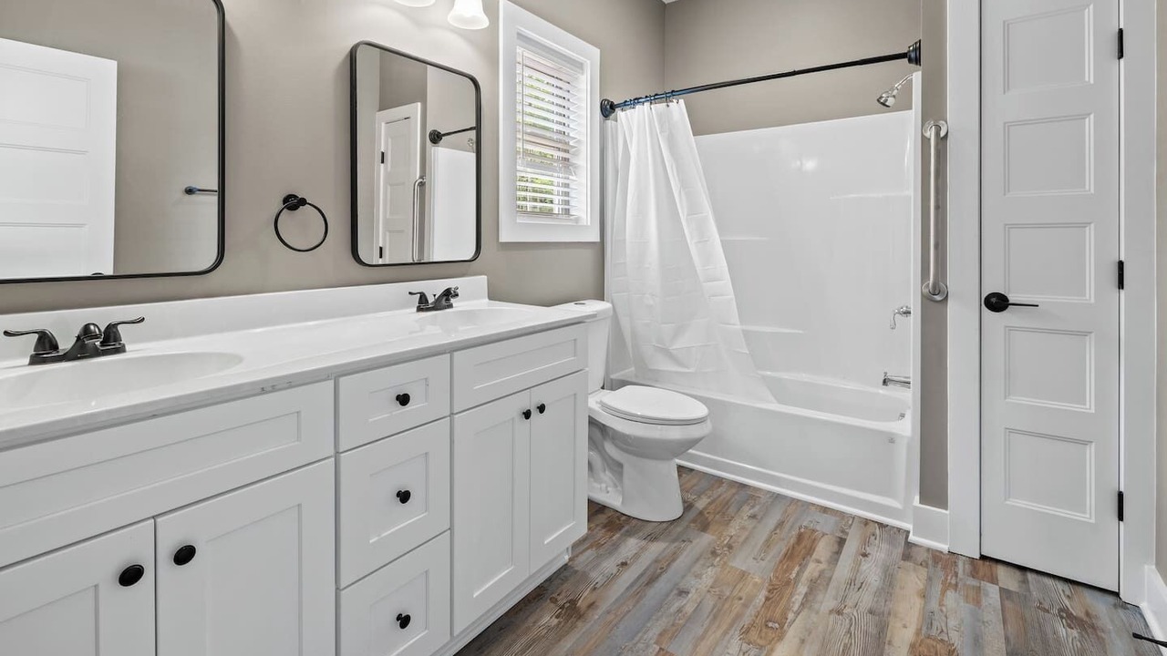 Photo of Bathroom in Six Mile