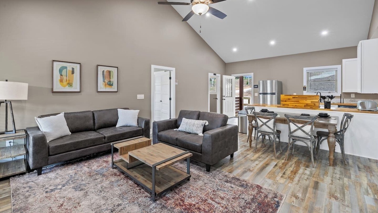 Photo of Livingroom in Six Mile