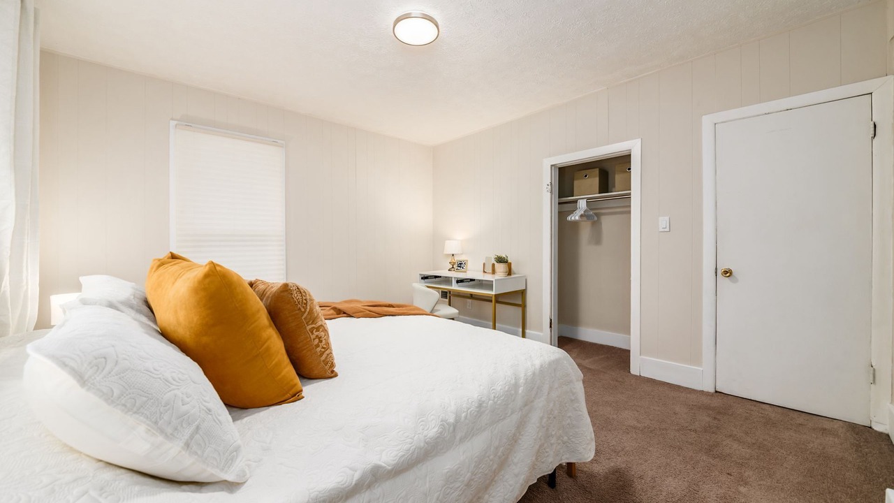 Photo of Bedroom in Old North Columbus