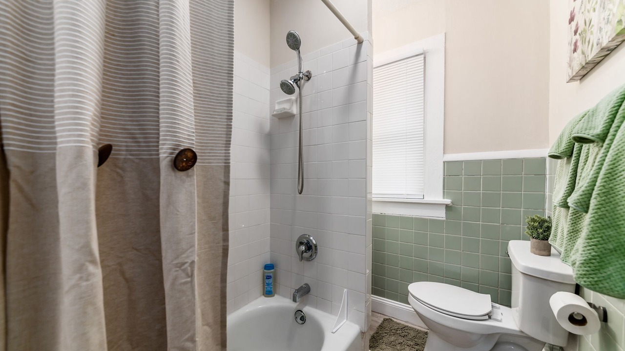 Photo of Bathroom in Old North Columbus