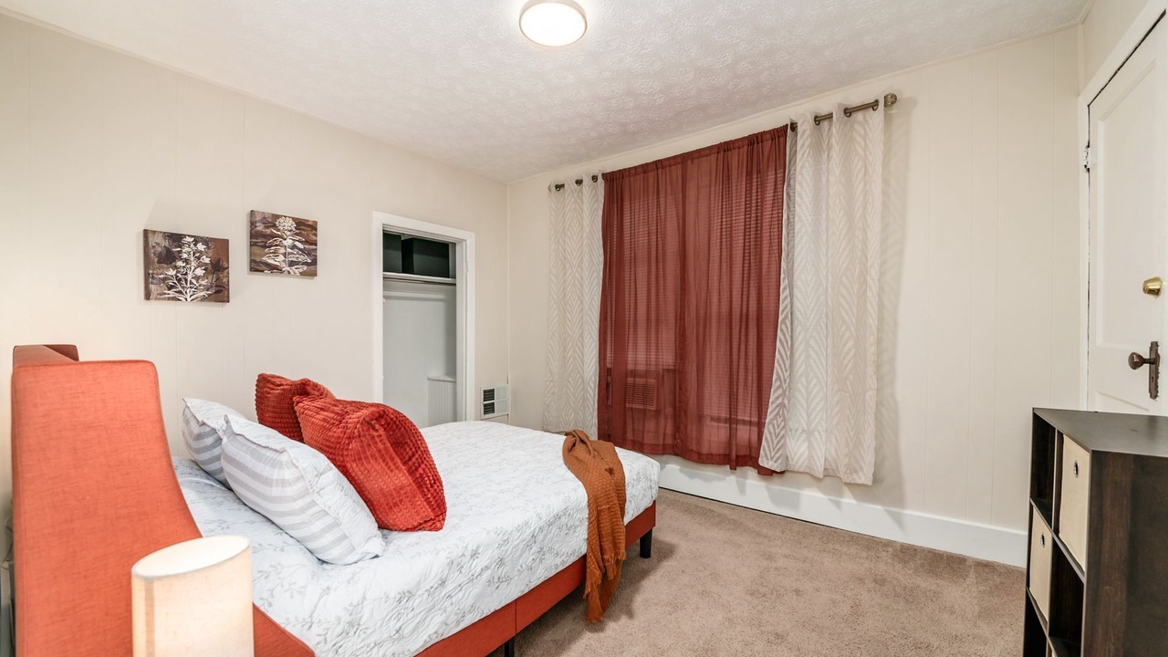 Photo of Bedroom in Old North Columbus