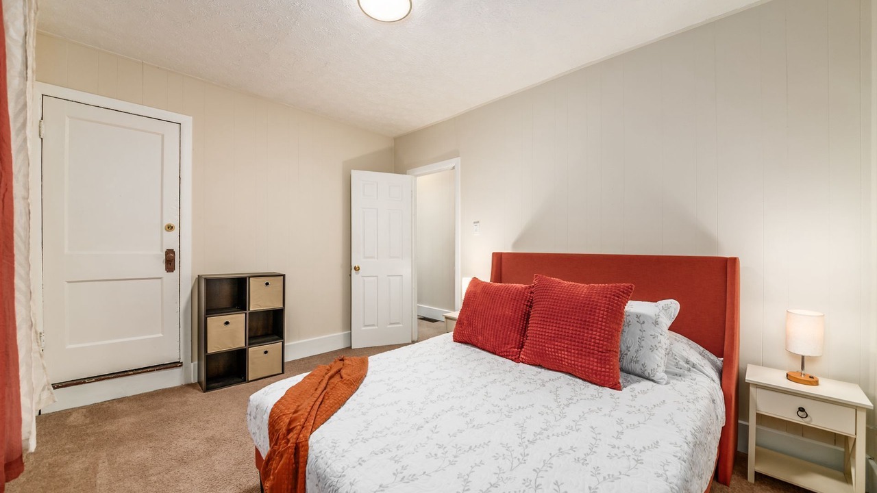 Photo of Bedroom in Old North Columbus