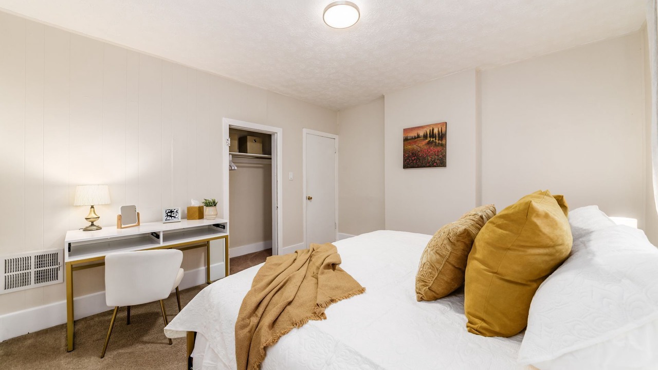 Photo of Bedroom in Old North Columbus