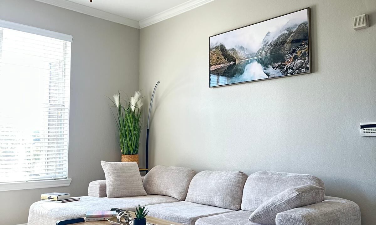 Photo of Livingroom in Alden Bridge