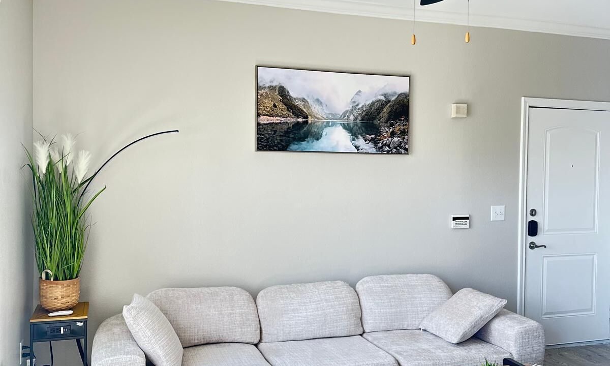 Photo of Livingroom in Alden Bridge