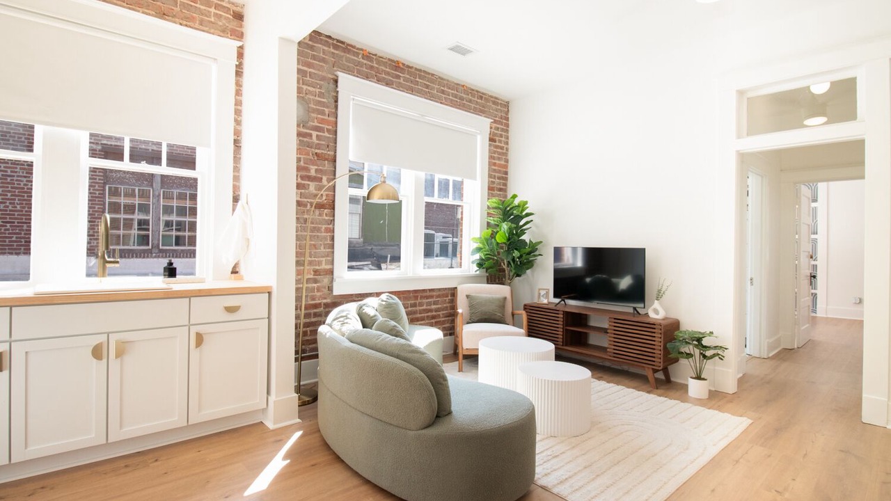 Photo of Livingroom in East of Broadway