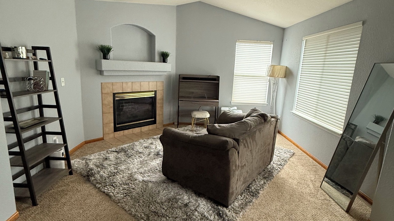 Photo of Livingroom in Aurora