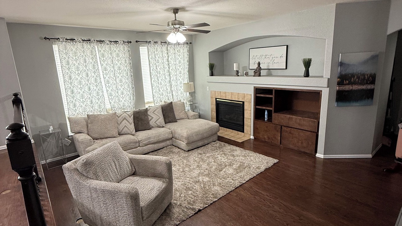 Photo of Livingroom in Aurora