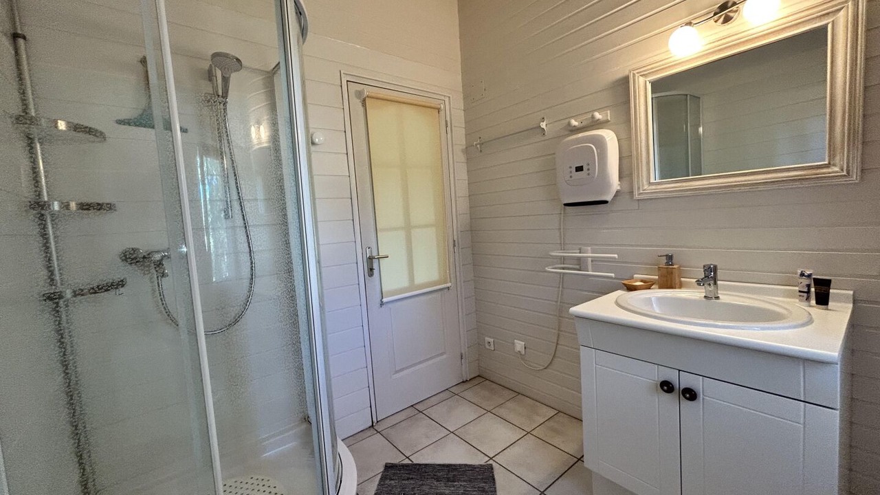 Photo of Bathroom in Roumegoux