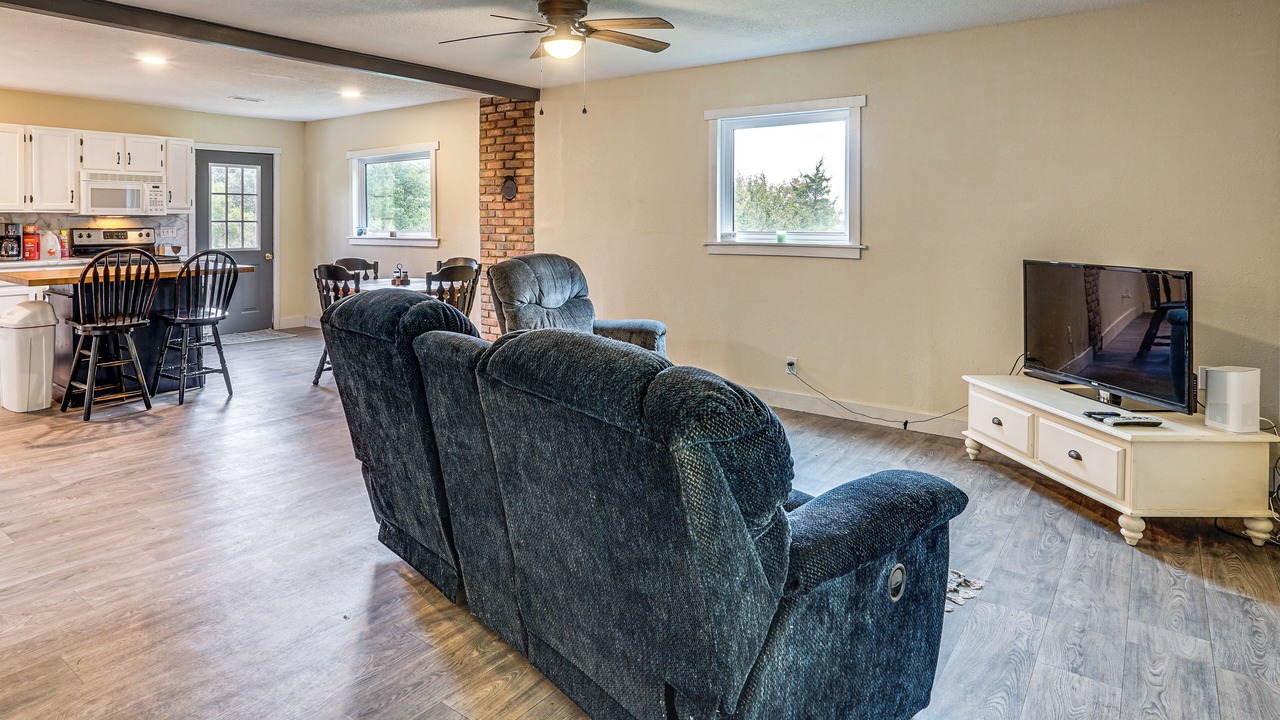 Photo of Livingroom in Kingdom City