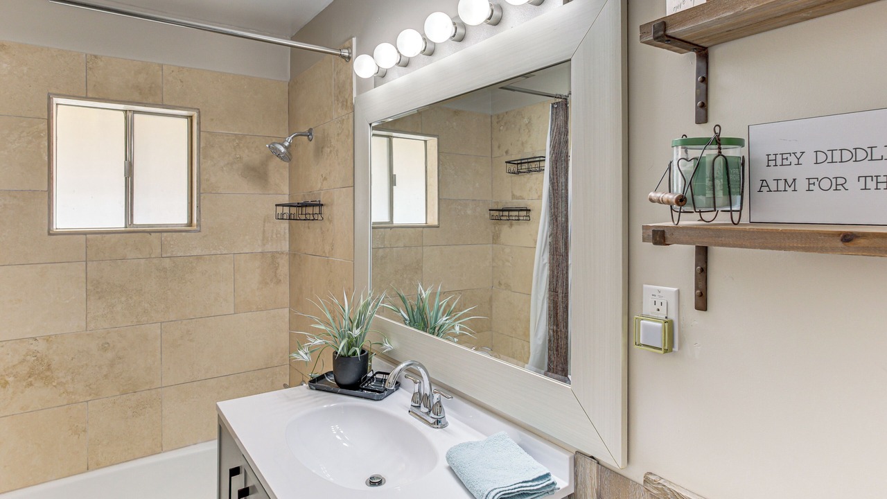 Photo of Bathroom in Aztec