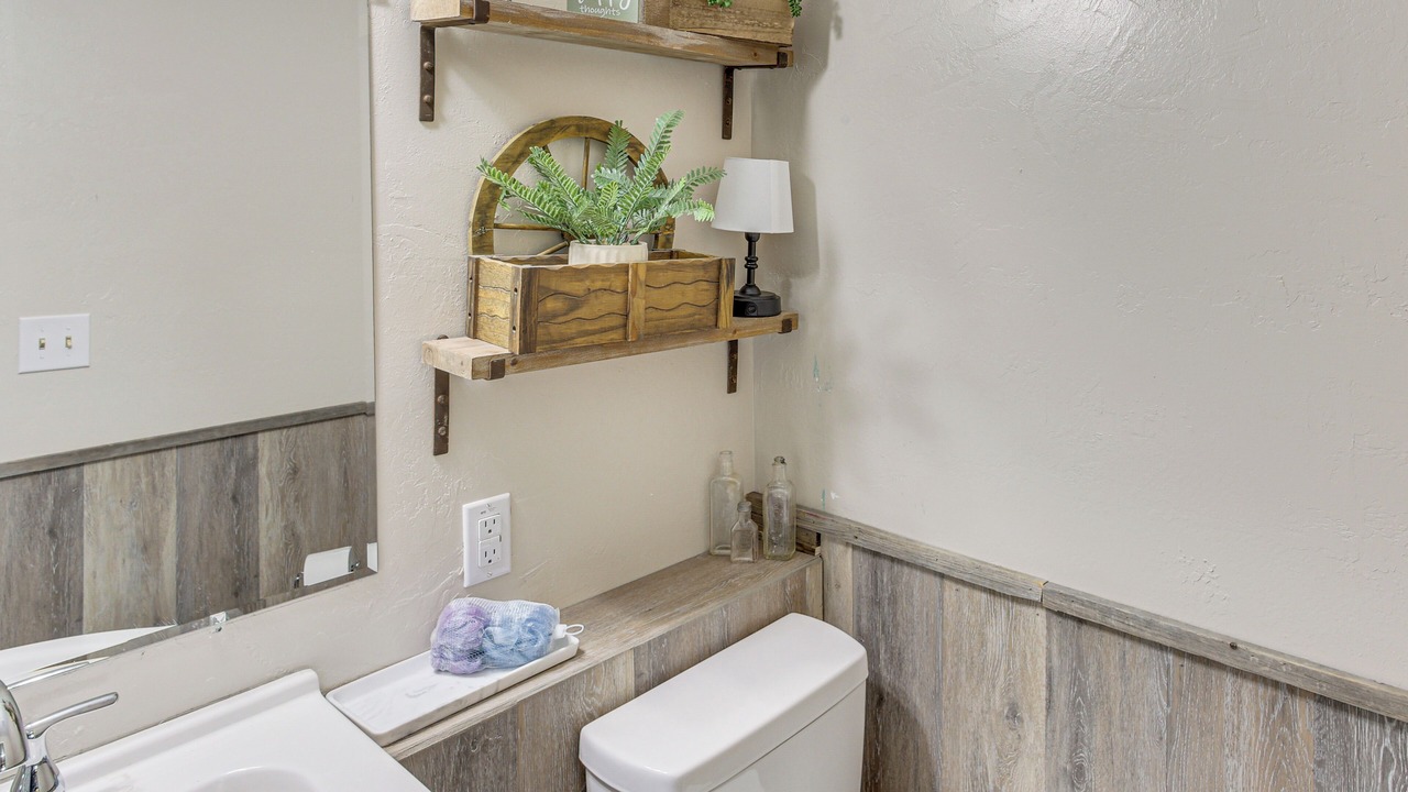 Photo of Bathroom in Aztec