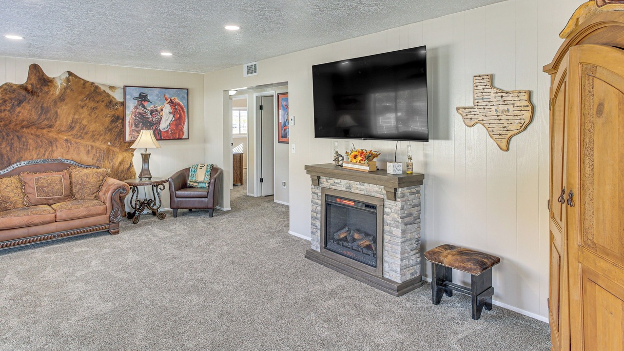 Photo of Livingroom in Aztec