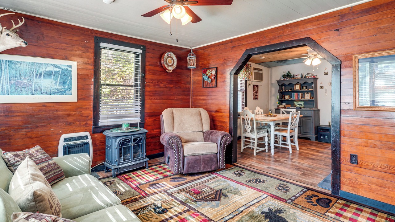 Photo of Livingroom in Glover