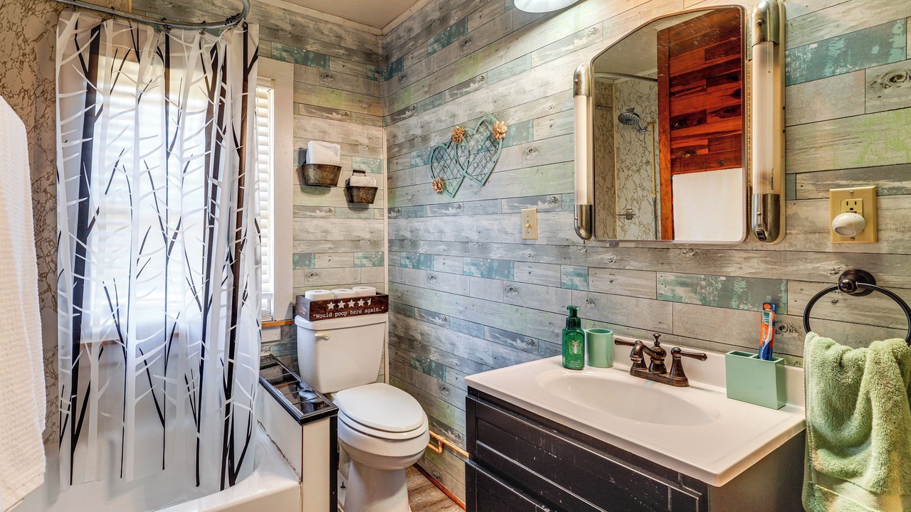 Photo of Bathroom in Glover