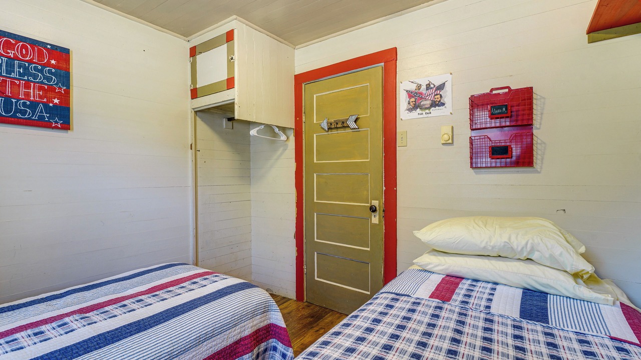 Photo of Bedroom in Glover