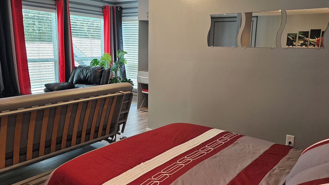 Photo of Bedroom in Memorial Parkway