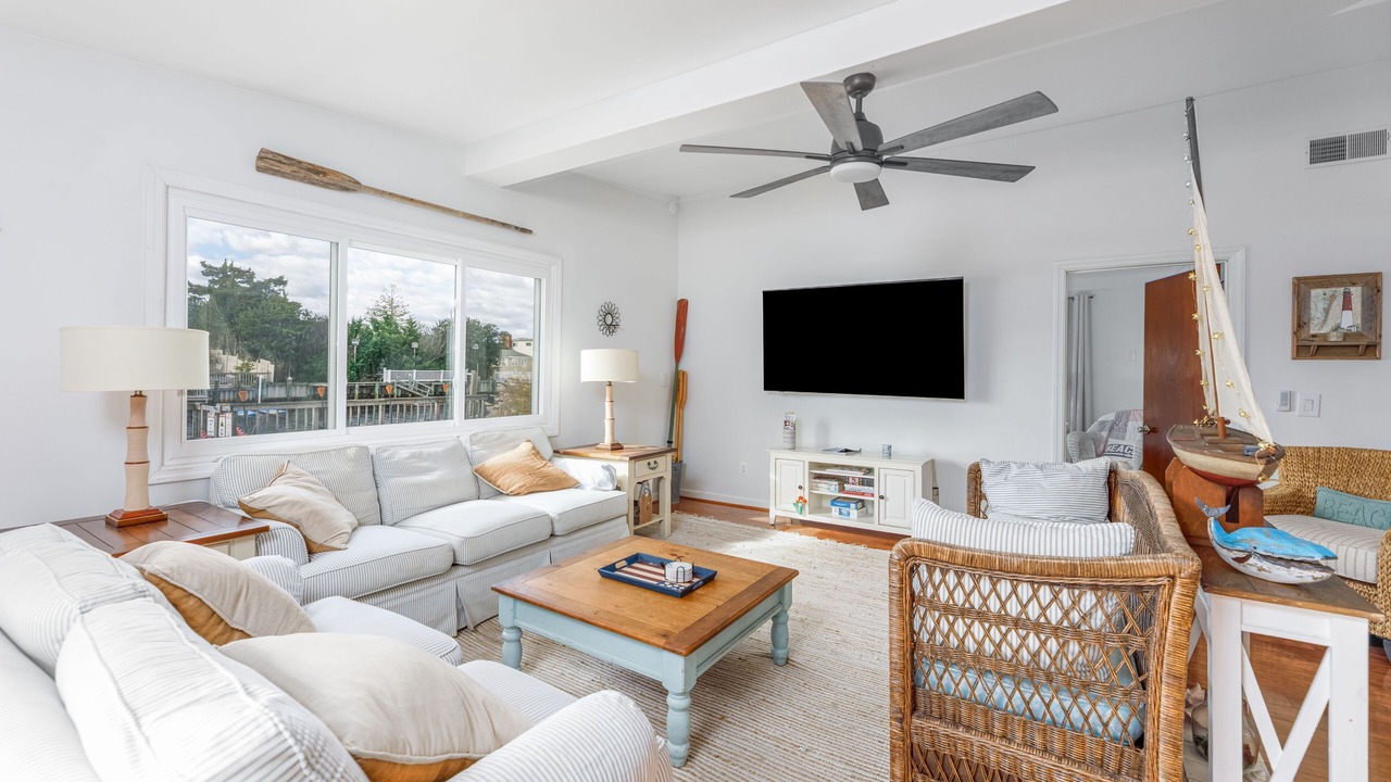 Photo of Livingroom in Mystic Island