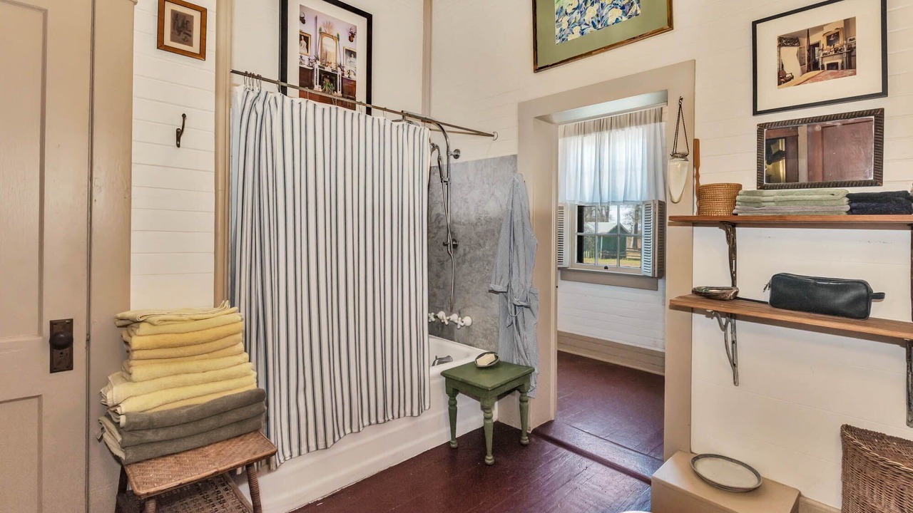 Photo of Bathroom in Jeanerette