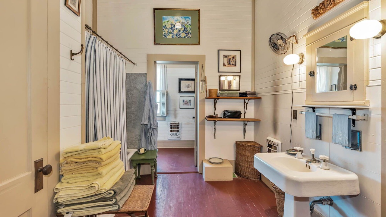 Photo of Bathroom in Jeanerette