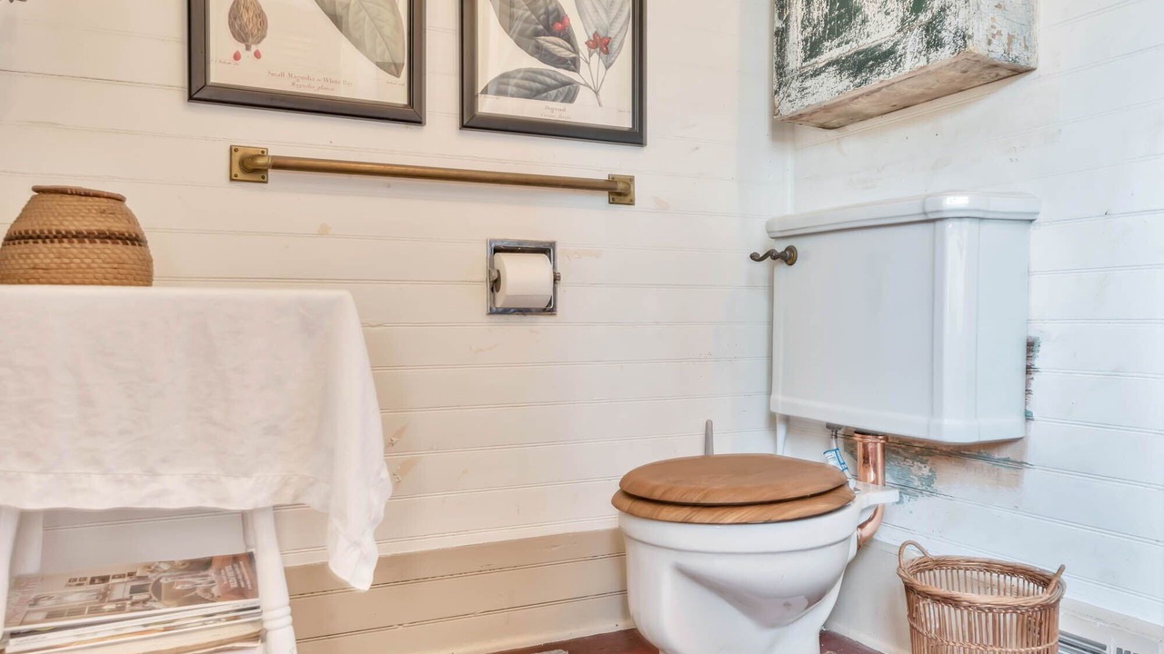 Photo of Bathroom in Jeanerette