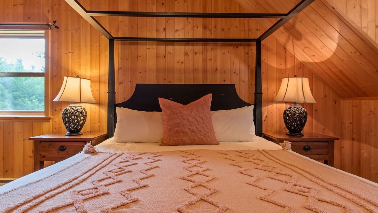 Photo of Bedroom in Fiddler Lake Resort