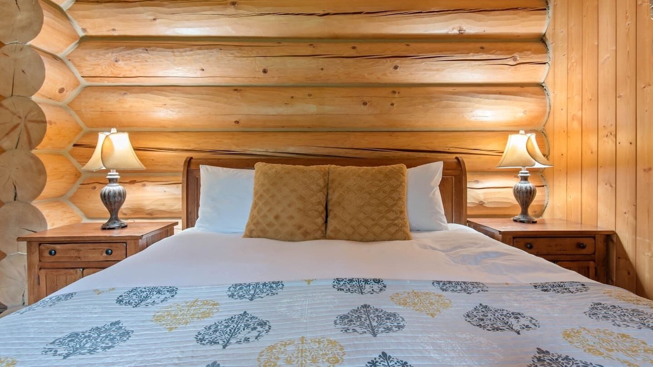 Photo of Bedroom in Fiddler Lake Resort