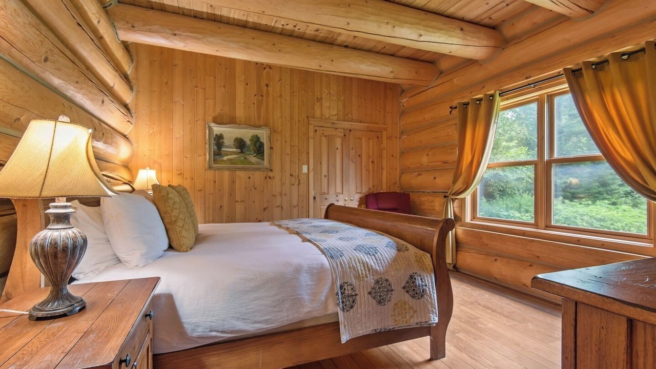Photo of Bedroom in Fiddler Lake Resort