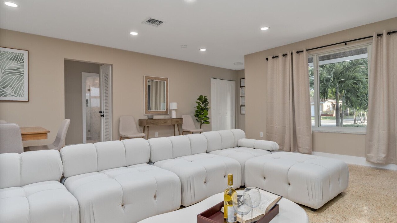 Photo of Livingroom in Golden Glades