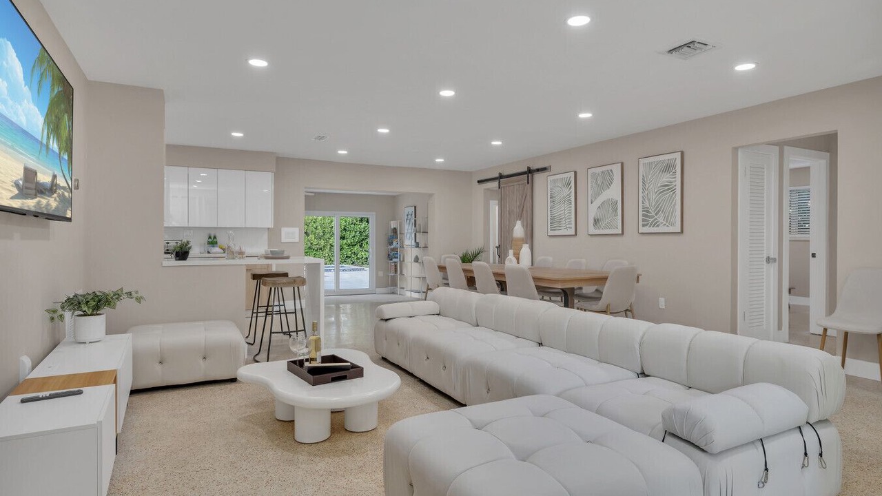 Photo of Livingroom in Golden Glades
