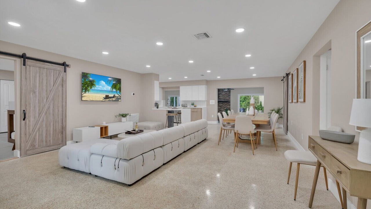 Photo of Livingroom in Golden Glades
