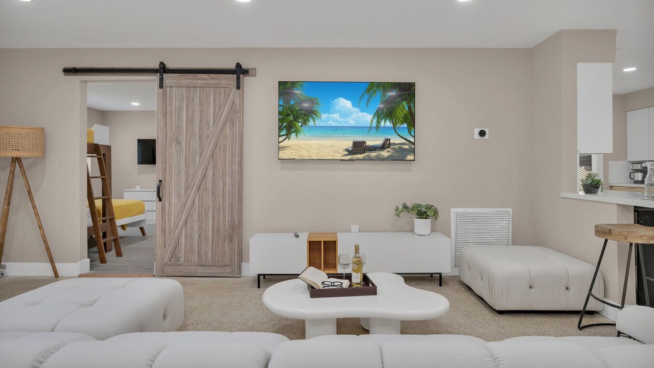 Photo of Livingroom in Golden Glades