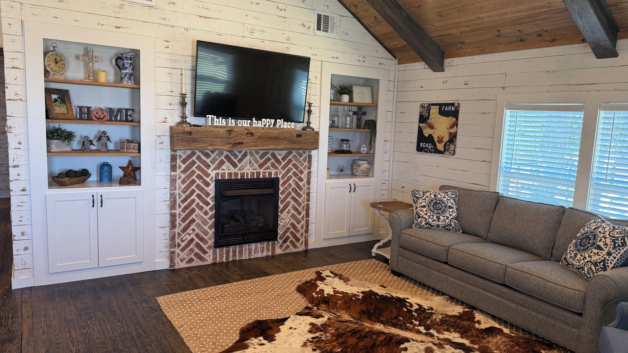 Photo of Livingroom in Sulphur Springs
