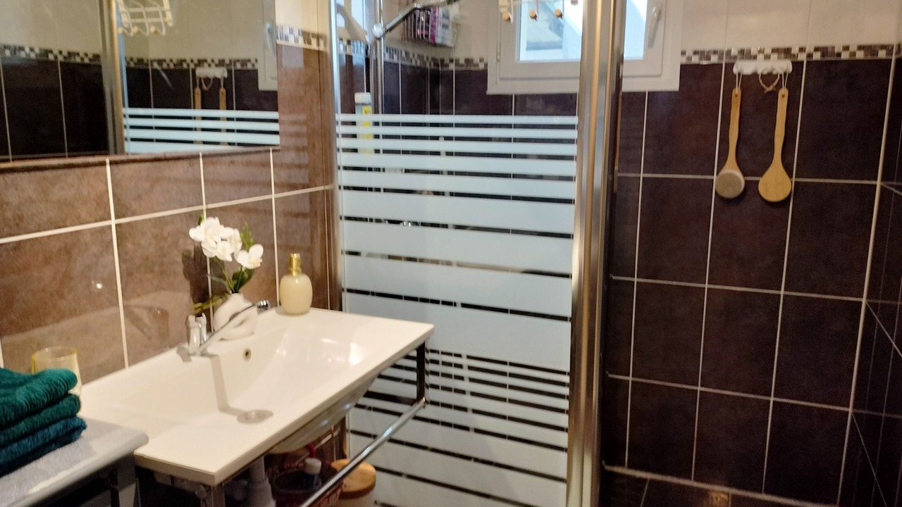 Photo of Bathroom in Thilouze