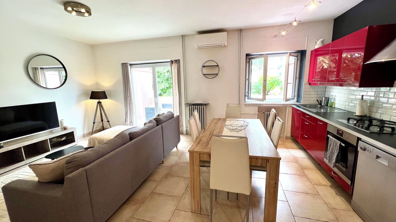 Photo of Others in Faubourg