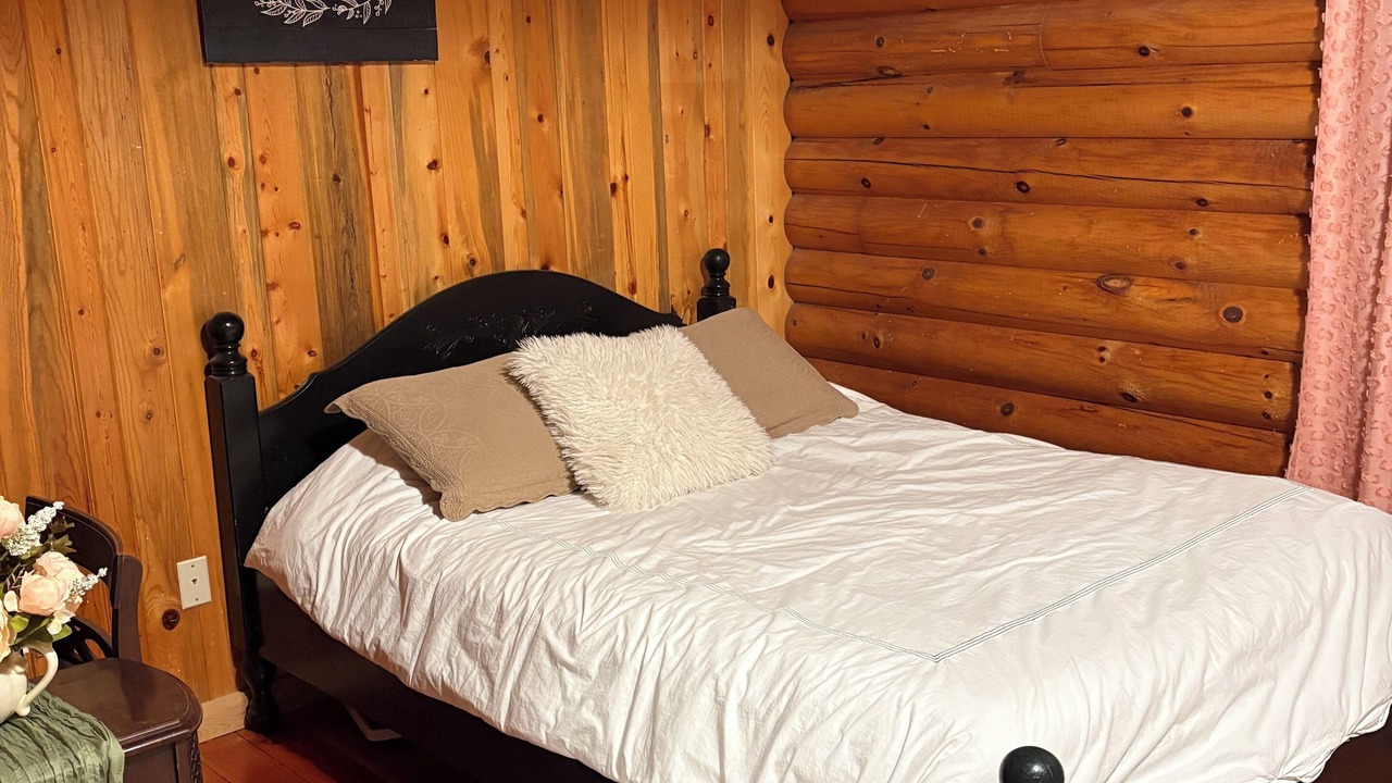 Photo of Bedroom in Molalla